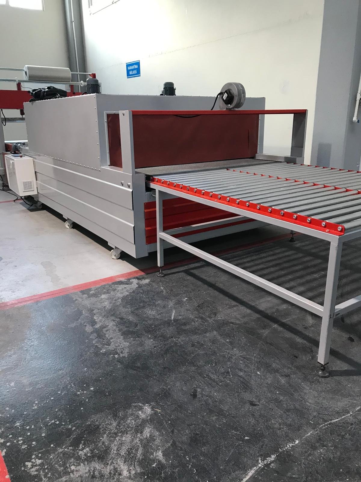 Mobilya shrink paketleme makinesi kontrol ve konveyör detayı
