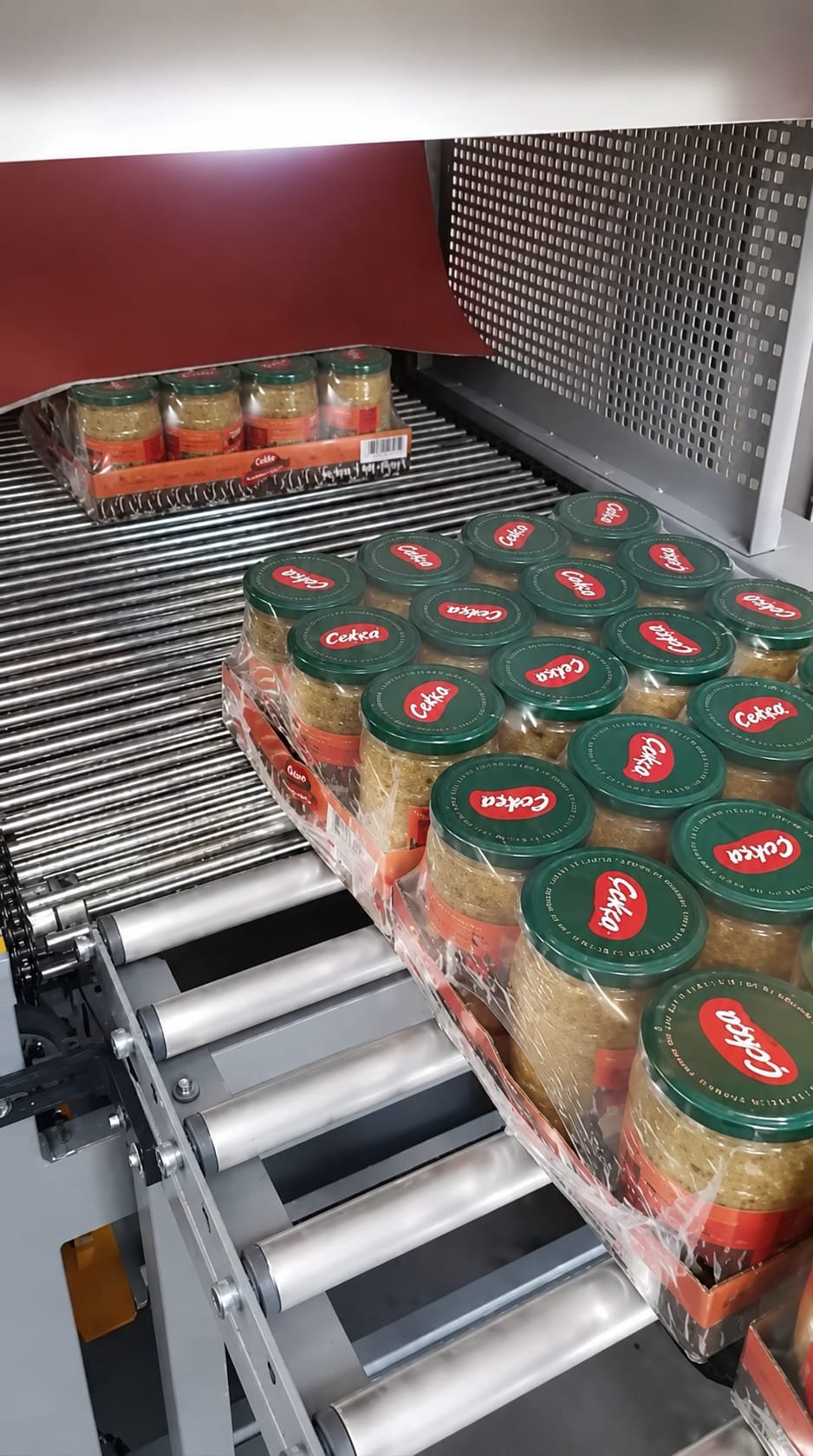 Tam otomatik shrink paketleme makinesi ürün çıkışı